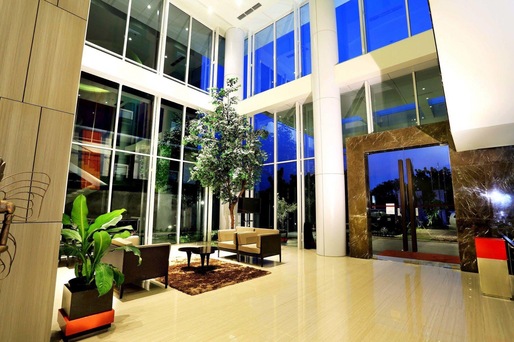 Cipta Hotel Pancoran Jakarta Exterior photo
