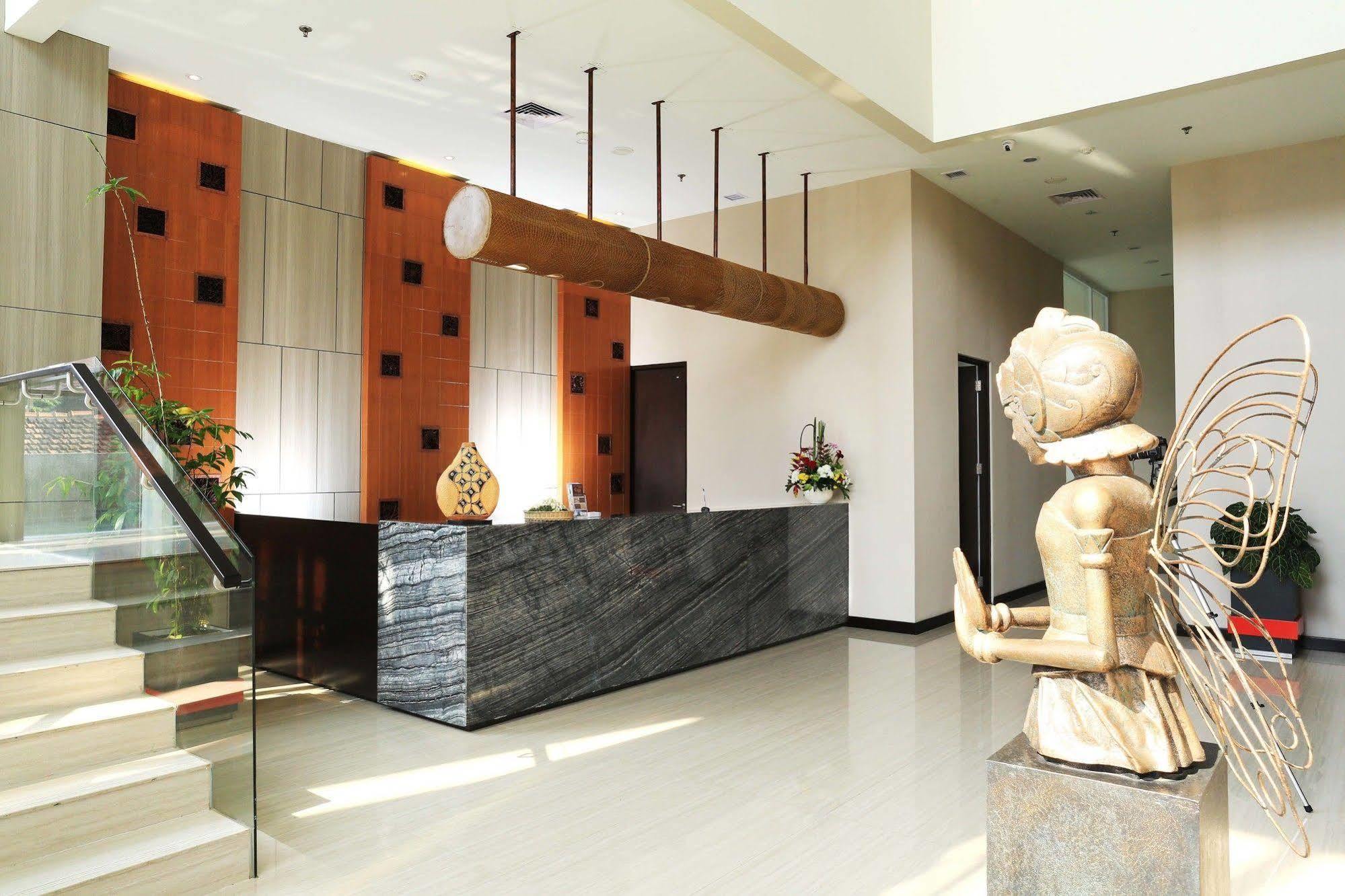 Cipta Hotel Pancoran Jakarta Exterior photo