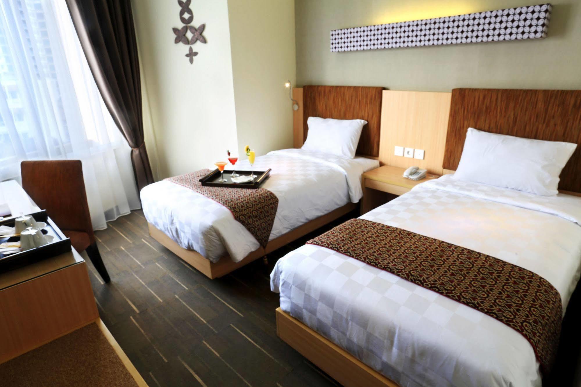Cipta Hotel Pancoran Jakarta Exterior photo